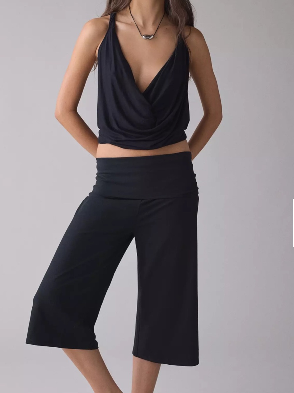 Urban Outfitters Black Low Rise Capris SzS